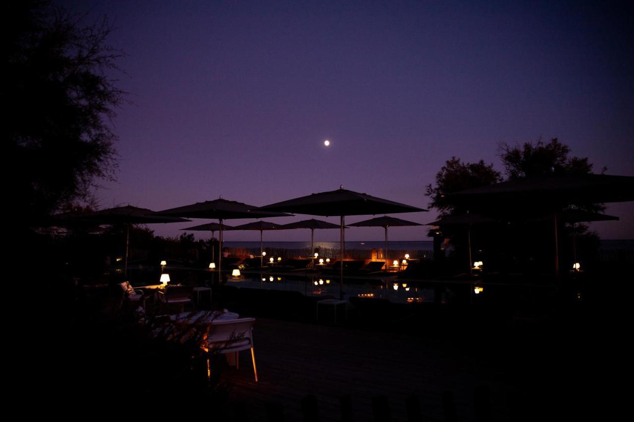 Hotel Plage Palace & Spa Palavas-les-Flots Exterior photo Moon over the beach